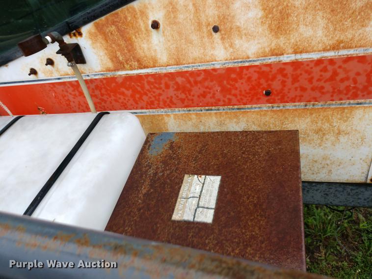 image for item DD7004 SpraCoupe Melroe sprayer