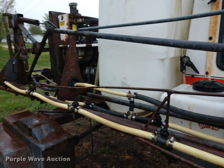 image for item DD7004 SpraCoupe Melroe sprayer