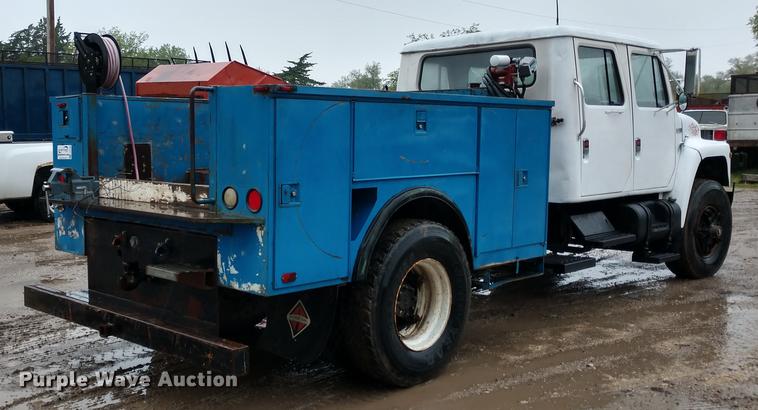 image for item DD7006 1987 International S1754 utility truck