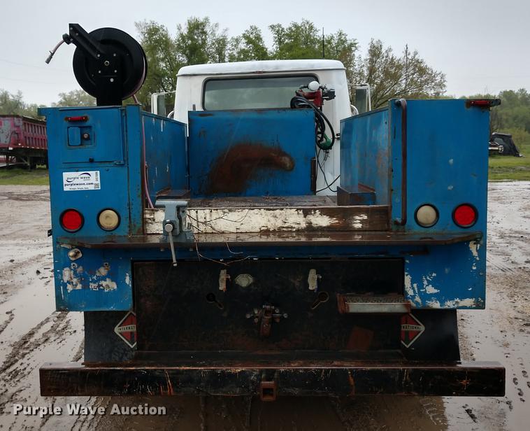 image for item DD7006 1987 International S1754 utility truck