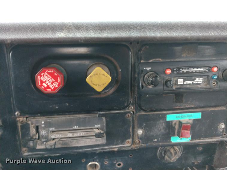 image for item DD7006 1987 International S1754 utility truck