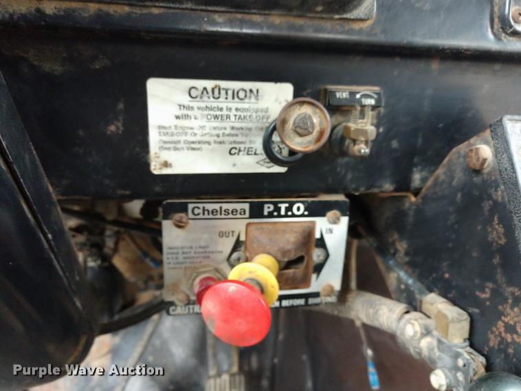 image for item DD7006 1987 International S1754 utility truck