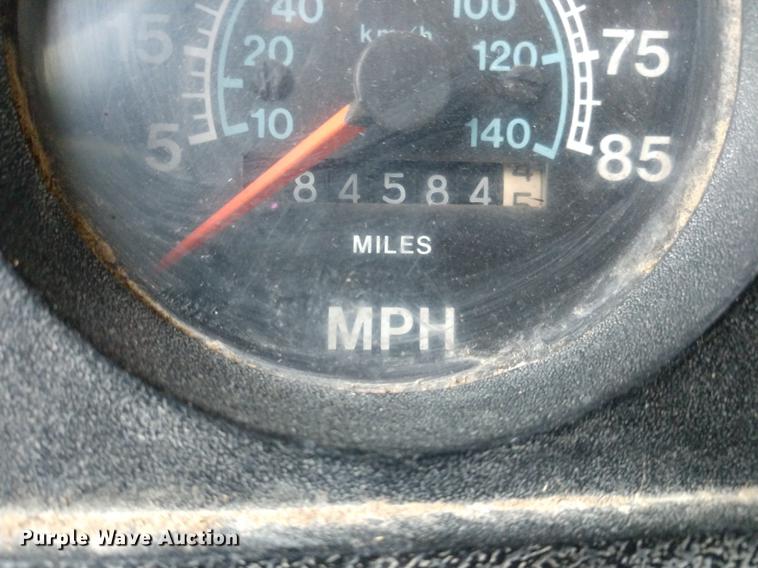 image for item DD7006 1987 International S1754 utility truck