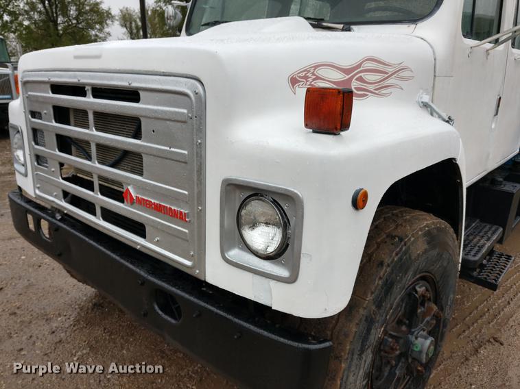 image for item DD7006 1987 International S1754 utility truck