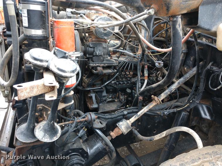 image for item DD7006 1987 International S1754 utility truck