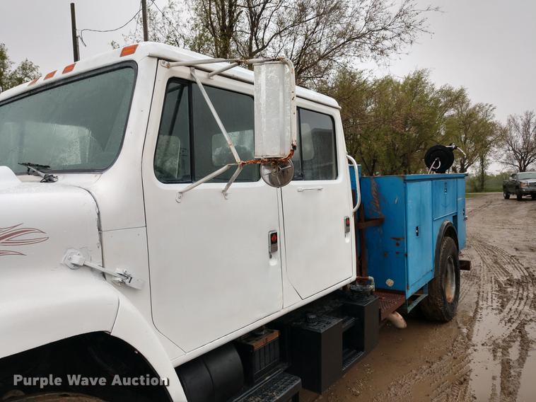 image for item DD7006 1987 International S1754 utility truck