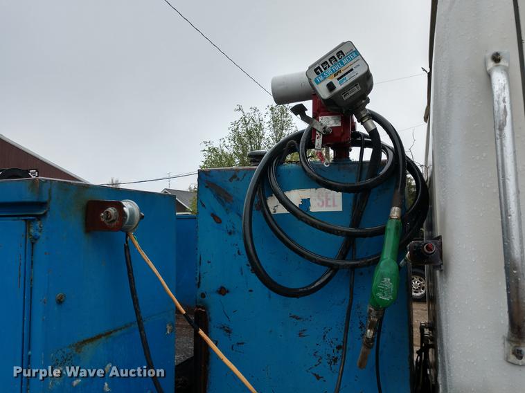 image for item DD7006 1987 International S1754 utility truck