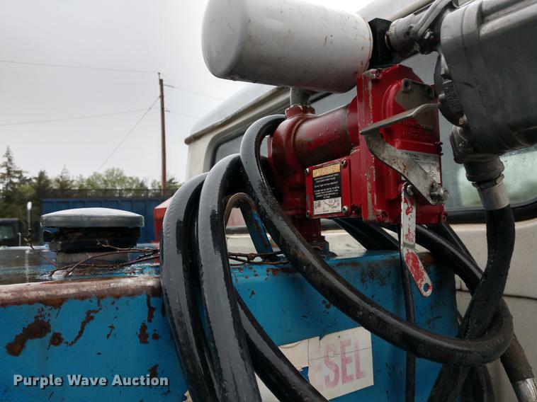 image for item DD7006 1987 International S1754 utility truck