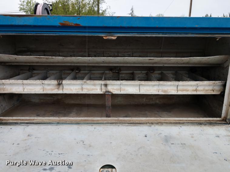 image for item DD7006 1987 International S1754 utility truck