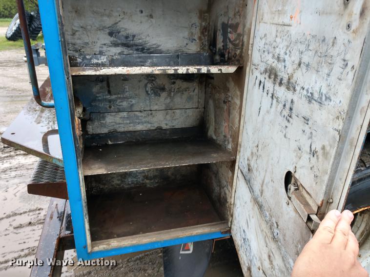 image for item DD7006 1987 International S1754 utility truck