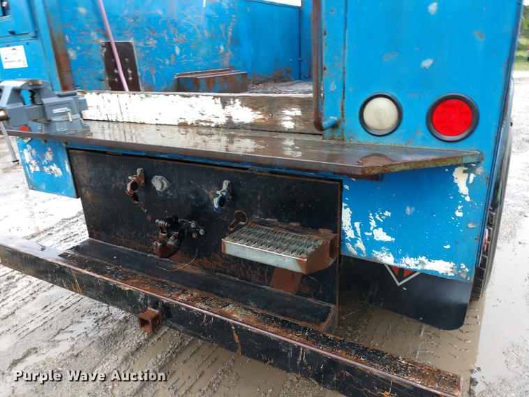 image for item DD7006 1987 International S1754 utility truck