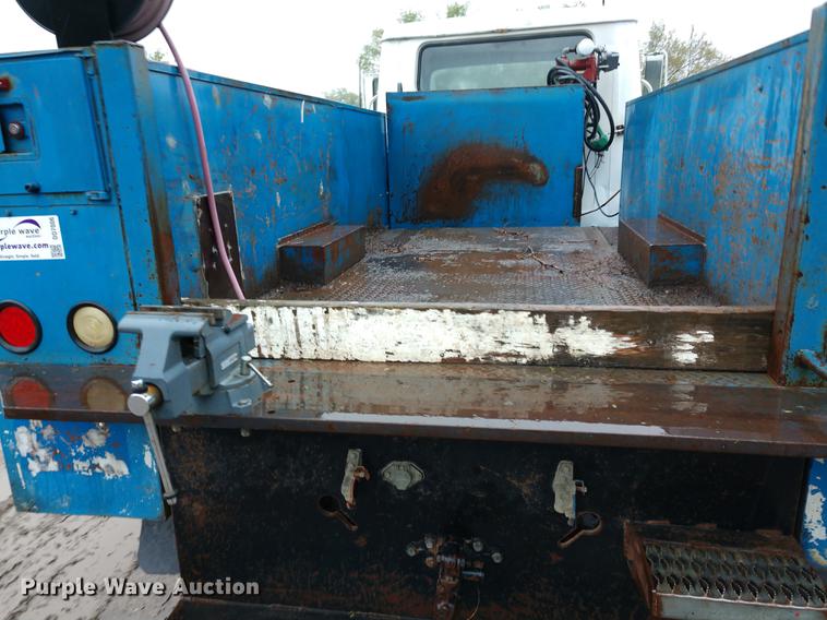 image for item DD7006 1987 International S1754 utility truck