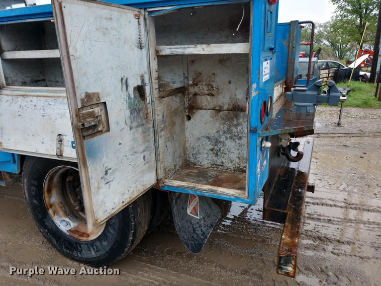 image for item DD7006 1987 International S1754 utility truck