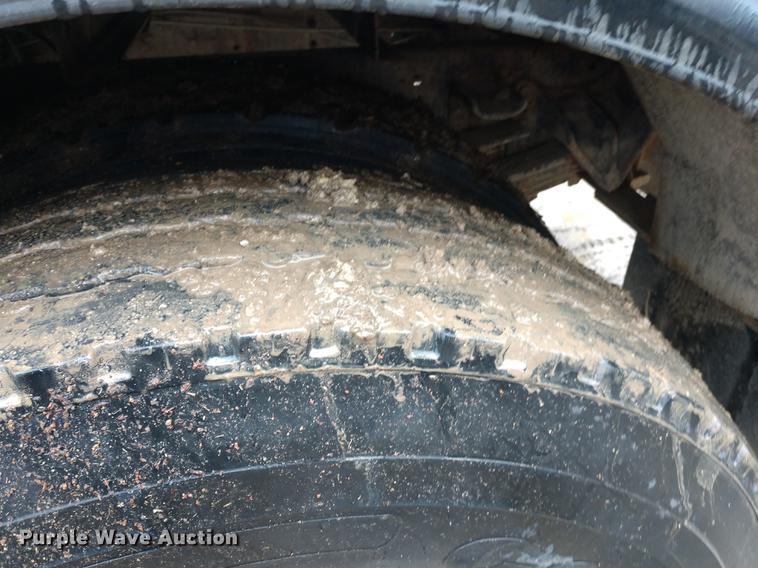 image for item DD7006 1987 International S1754 utility truck