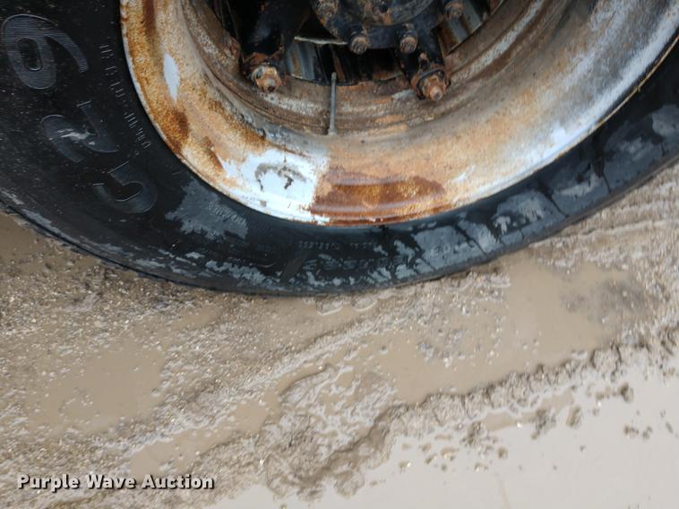 image for item DD7006 1987 International S1754 utility truck