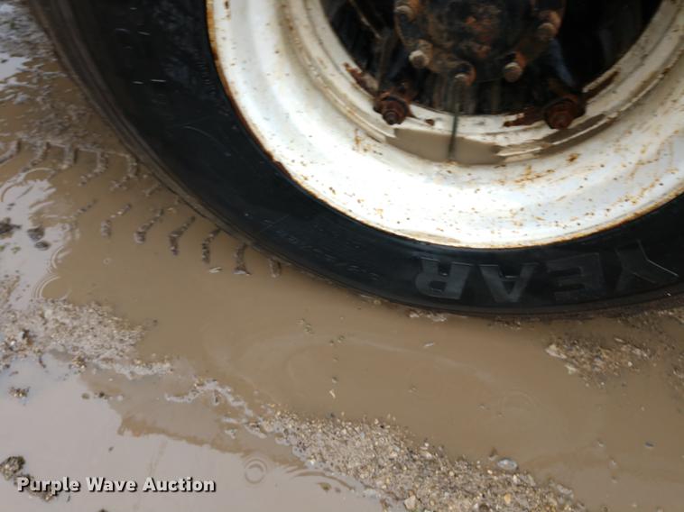 image for item DD7006 1987 International S1754 utility truck