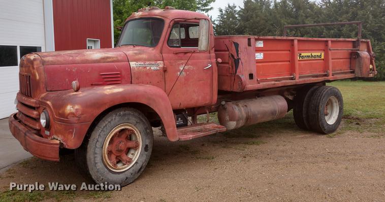 image for item DD7008 1952 International 190 manure spreader truck