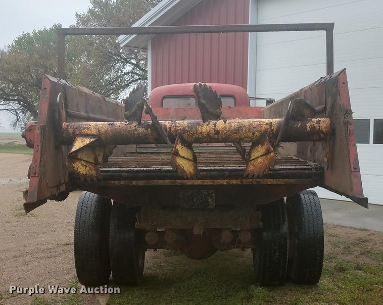 image for item DD7008 1952 International 190 manure spreader truck