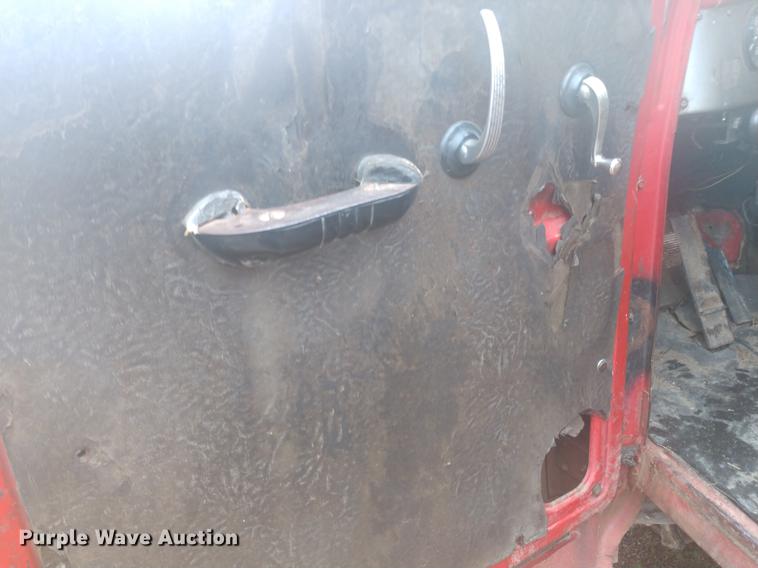 image for item DD7008 1952 International 190 manure spreader truck