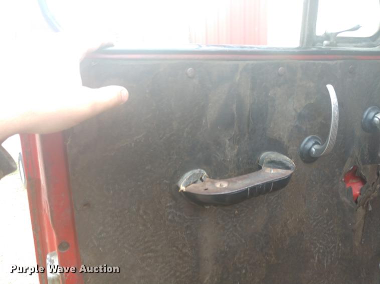 image for item DD7008 1952 International 190 manure spreader truck