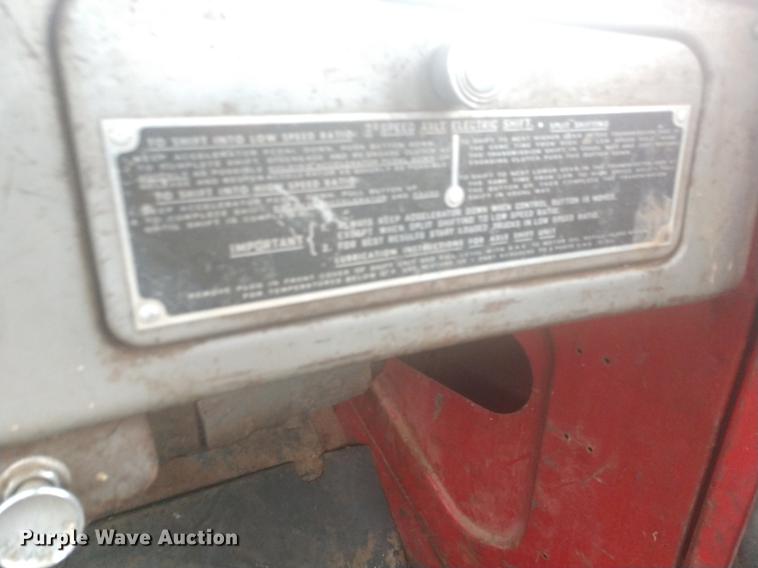 image for item DD7008 1952 International 190 manure spreader truck