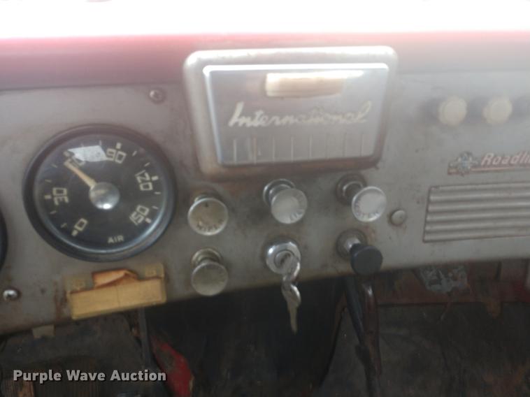 image for item DD7008 1952 International 190 manure spreader truck