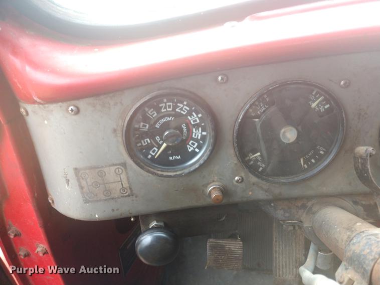 image for item DD7008 1952 International 190 manure spreader truck