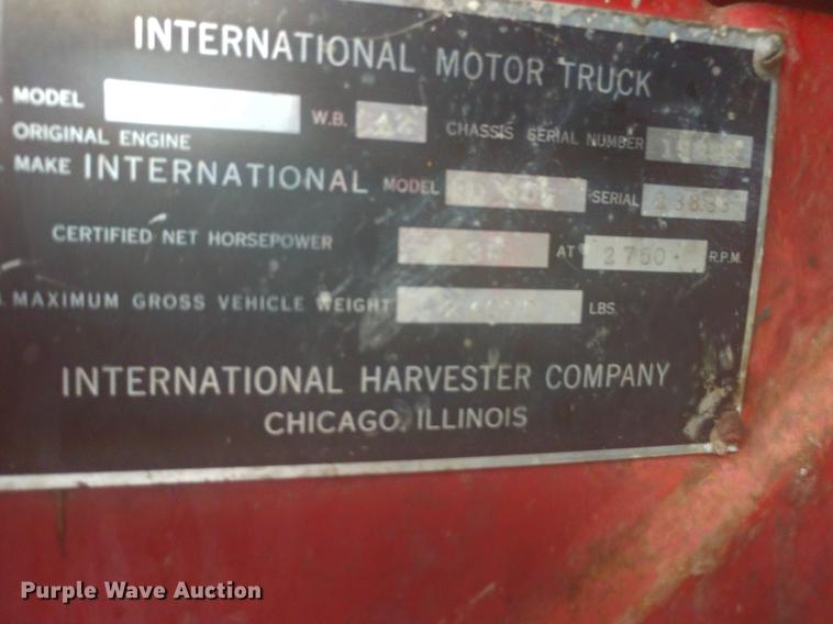 image for item DD7008 1952 International 190 manure spreader truck