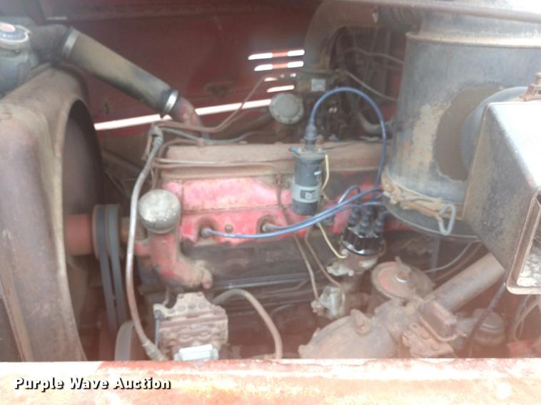 image for item DD7008 1952 International 190 manure spreader truck