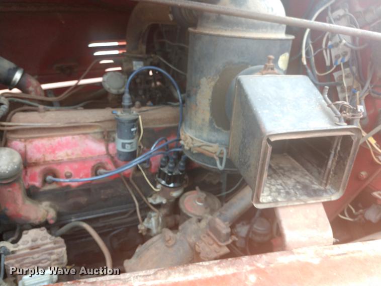 image for item DD7008 1952 International 190 manure spreader truck