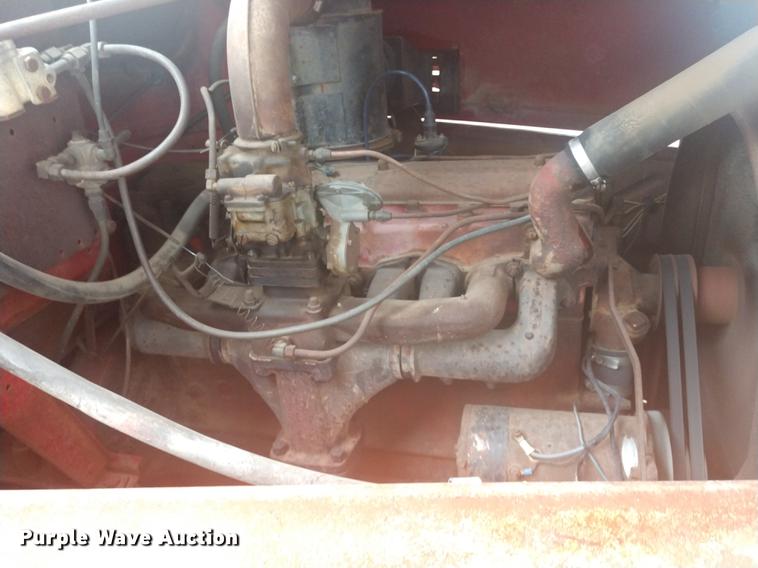 image for item DD7008 1952 International 190 manure spreader truck