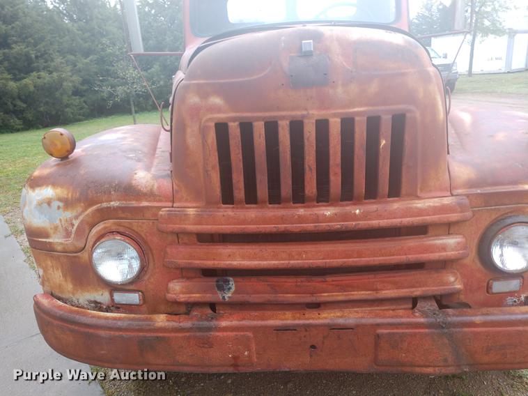 image for item DD7008 1952 International 190 manure spreader truck