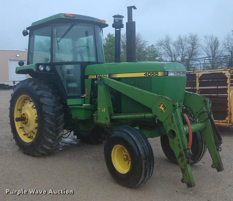 image for item DD7009 1990 John Deere 4055 tractor