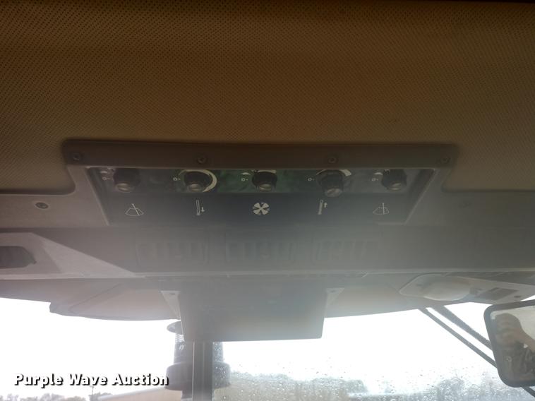 image for item DD7009 1990 John Deere 4055 tractor