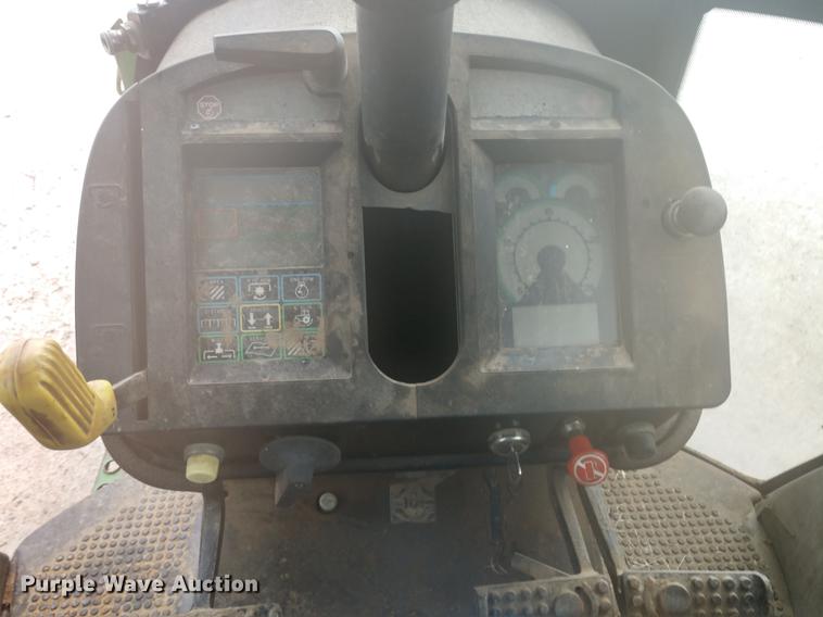 image for item DD7009 1990 John Deere 4055 tractor