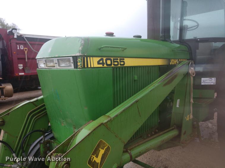 image for item DD7009 1990 John Deere 4055 tractor