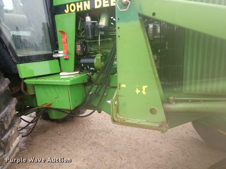 image for item DD7009 1990 John Deere 4055 tractor