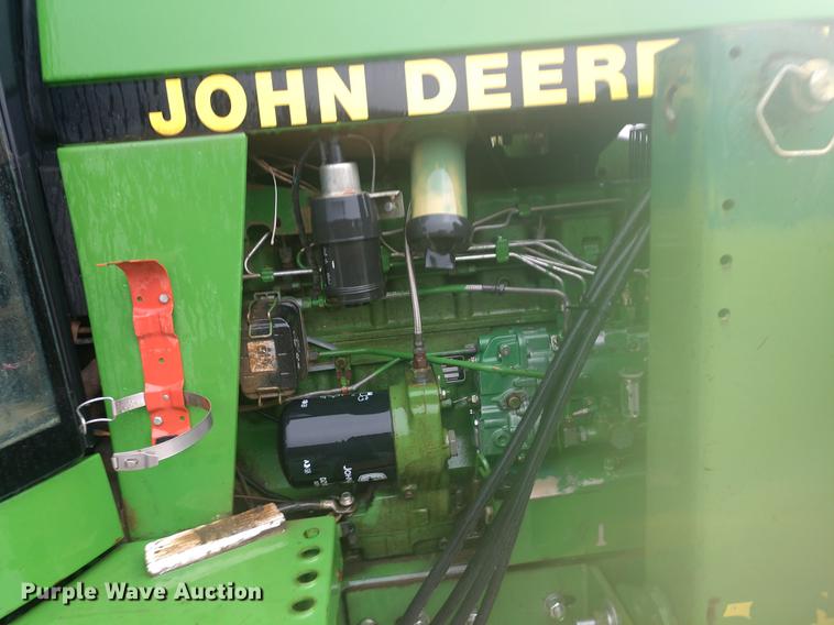 image for item DD7009 1990 John Deere 4055 tractor
