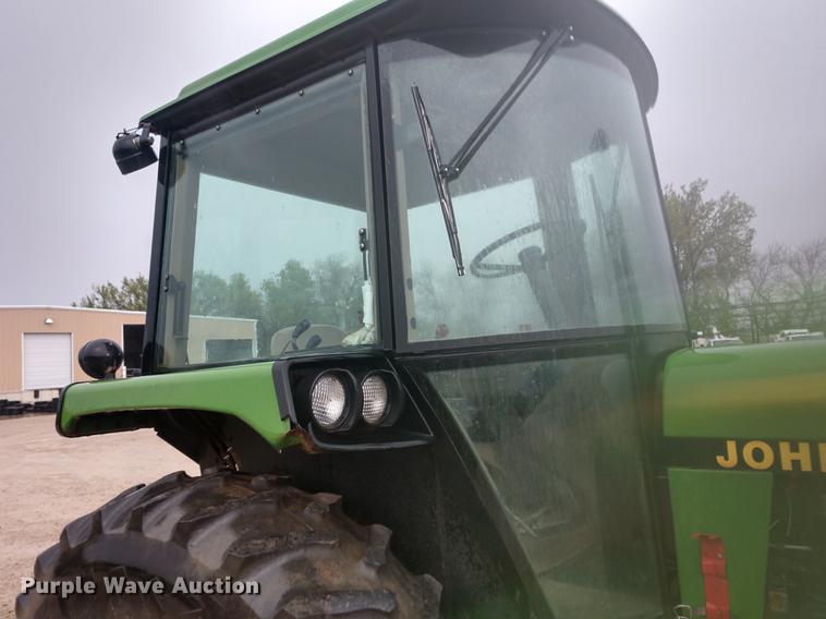 image for item DD7009 1990 John Deere 4055 tractor