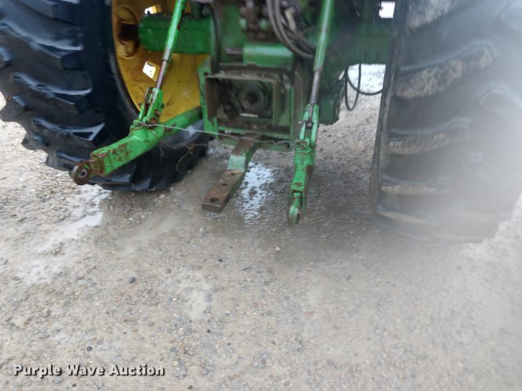 image for item DD7009 1990 John Deere 4055 tractor