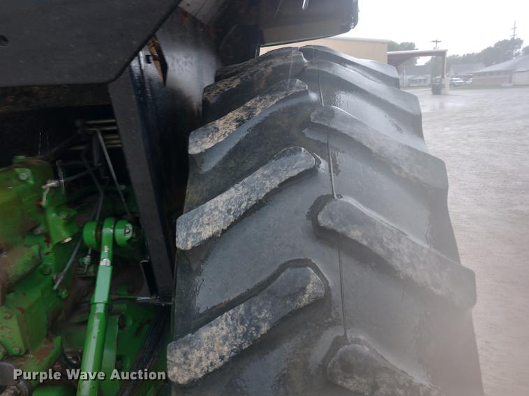 image for item DD7009 1990 John Deere 4055 tractor