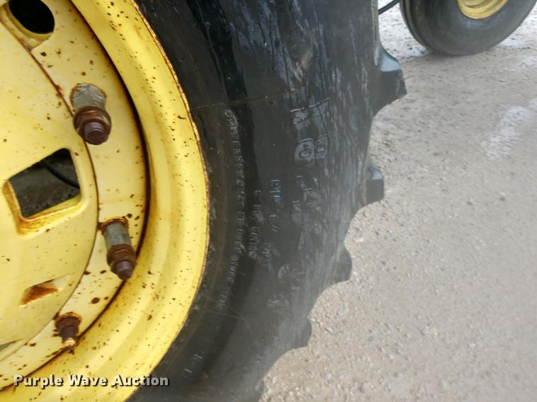 image for item DD7009 1990 John Deere 4055 tractor