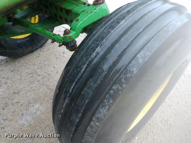 image for item DD7009 1990 John Deere 4055 tractor