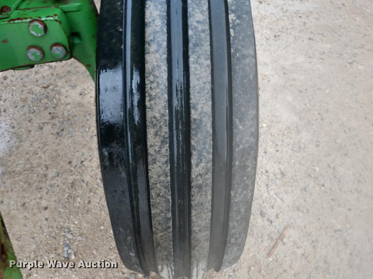 image for item DD7009 1990 John Deere 4055 tractor