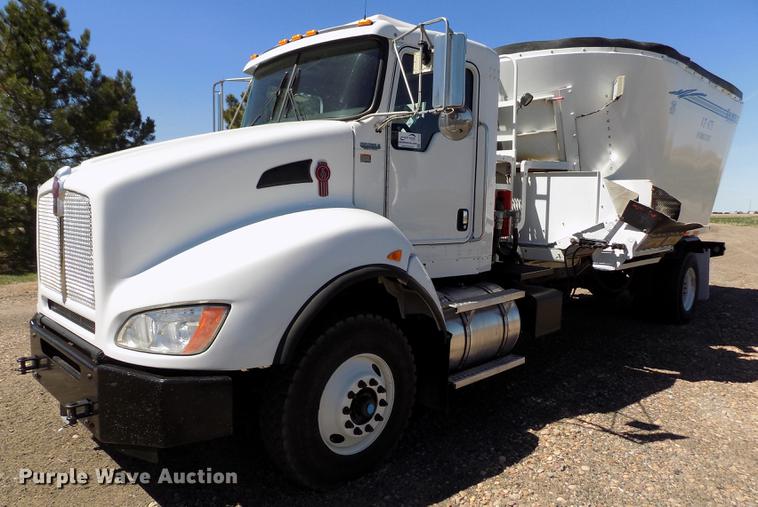 image for item DE1147 2014 Kenworth T440 vertical feed mixer truck