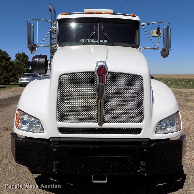 image for item DE1147 2014 Kenworth T440 vertical feed mixer truck