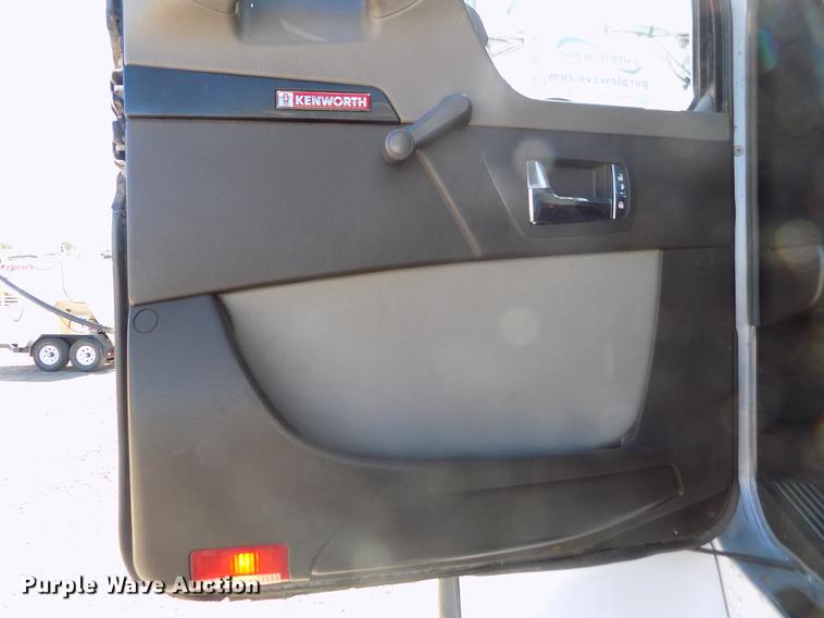 image for item DE1147 2014 Kenworth T440 vertical feed mixer truck