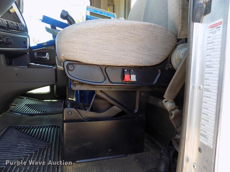 image for item DE1147 2014 Kenworth T440 vertical feed mixer truck