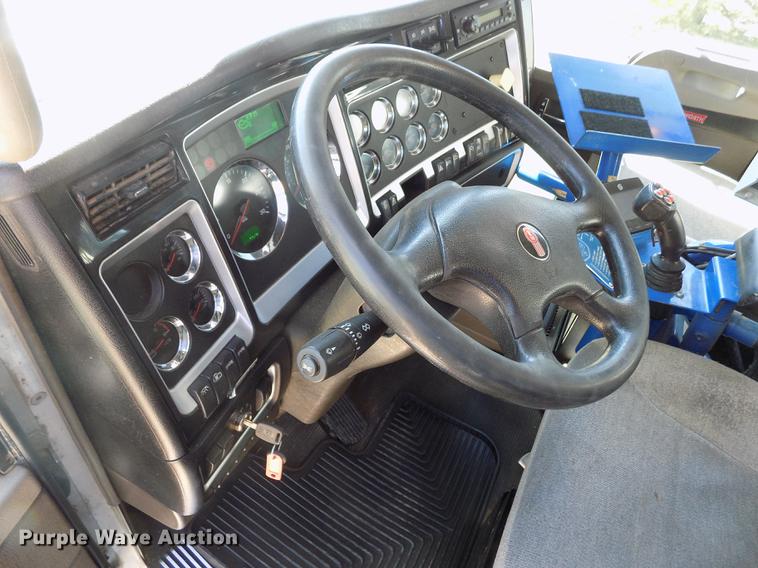 image for item DE1147 2014 Kenworth T440 vertical feed mixer truck