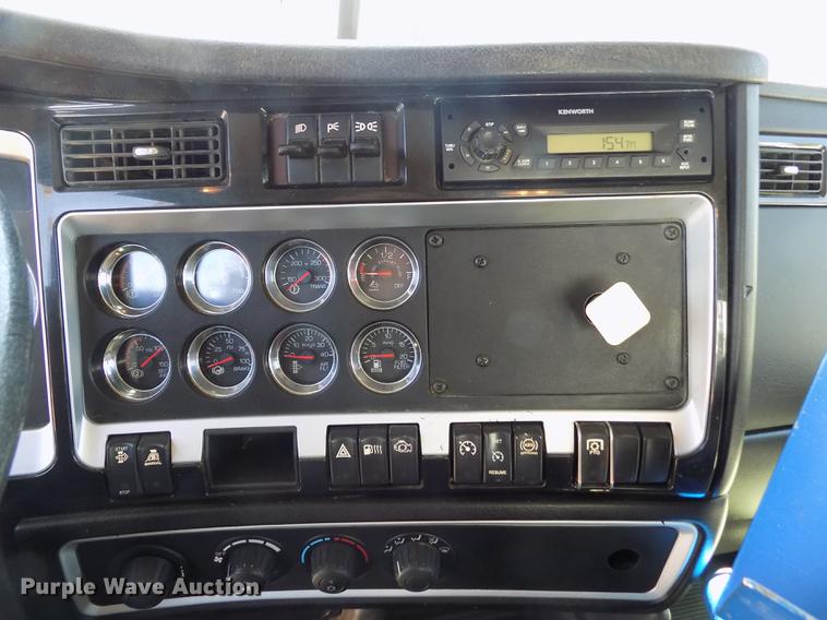 image for item DE1147 2014 Kenworth T440 vertical feed mixer truck